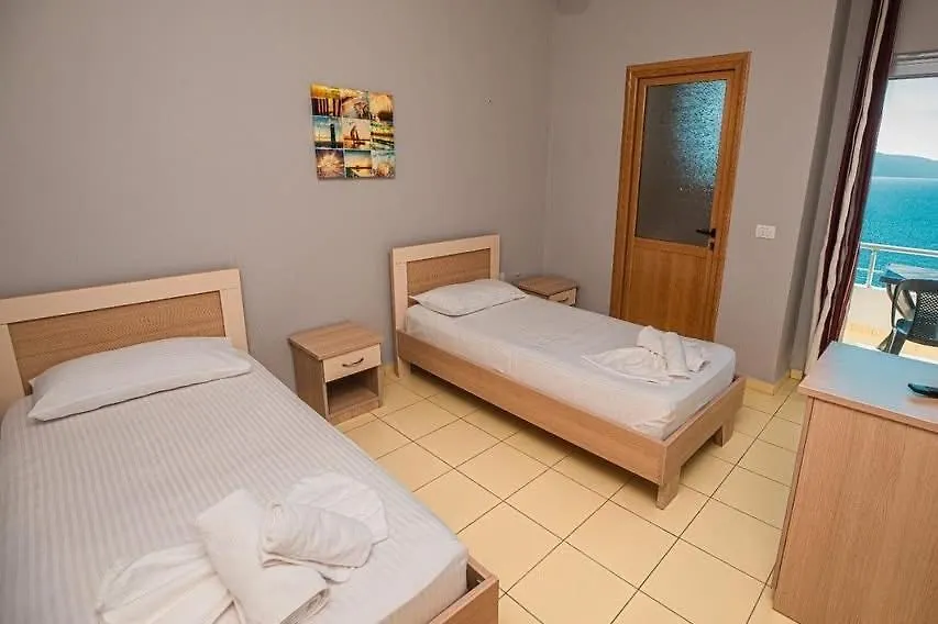 Fly Hotel Radhimë